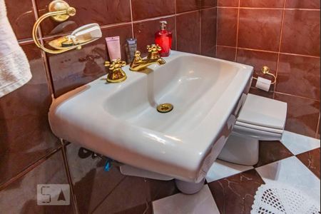 Casa à venda com 500m², 4 quartos e 4 vagas Casa à venda com 500m², 4 quartos e 4 vagasPia