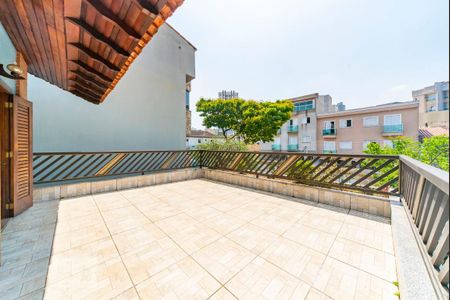 Casa à venda com 500m², 4 quartos e 4 vagas Casa à venda com 500m², 4 quartos e 4 vagasVaranda dos Quartos 1 e 2