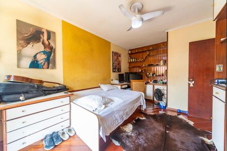 Casa à venda com 500m², 4 quartos e 4 vagas Casa à venda com 500m², 4 quartos e 4 vagasQuarto 2