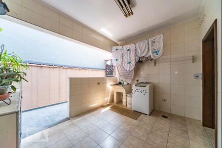 Casa à venda com 500m², 4 quartos e 4 vagas Casa à venda com 500m², 4 quartos e 4 vagasÁrea de Serviço