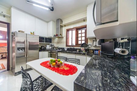 Casa à venda com 500m², 4 quartos e 4 vagas Casa à venda com 500m², 4 quartos e 4 vagasCozinha principal