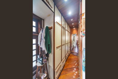 Casa à venda com 500m², 4 quartos e 4 vagas Casa à venda com 500m², 4 quartos e 4 vagasCloset do Quarto 3