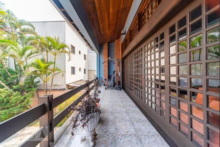 Casa à venda com 500m², 4 quartos e 4 vagas Casa à venda com 500m², 4 quartos e 4 vagasVaranda da Sala