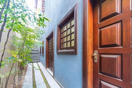 Casa à venda com 500m², 4 quartos e 4 vagas Casa à venda com 500m², 4 quartos e 4 vagasCorredor lateral