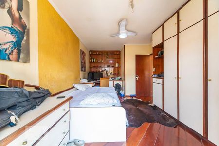 Casa à venda com 500m², 4 quartos e 4 vagas Casa à venda com 500m², 4 quartos e 4 vagasQuarto 2