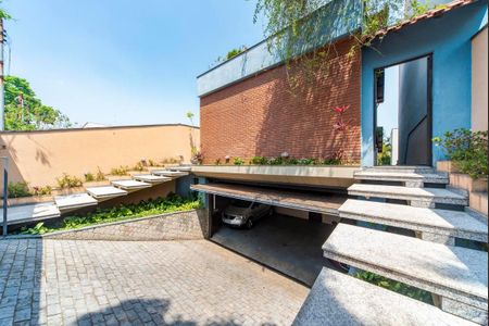 Casa à venda com 500m², 4 quartos e 4 vagas Casa à venda com 500m², 4 quartos e 4 vagasFachada