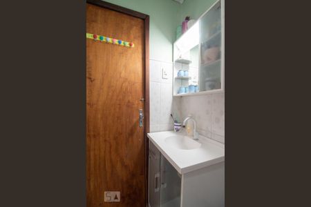 Casa à venda com 60m², 1 quarto e 2 vagas Casa à venda com 60m², 1 quarto e 2 vagasBanheiro