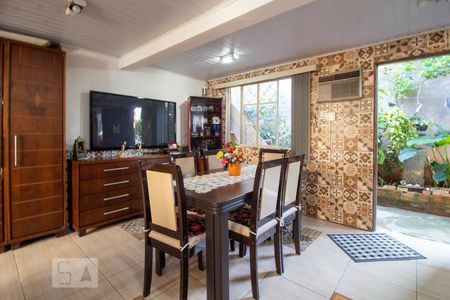 Casa à venda com 60m², 1 quarto e 2 vagas Casa à venda com 60m², 1 quarto e 2 vagasSala de Jantar