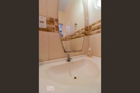 Casa à venda com 240m², 3 quartos e 2 vagasBanheiro