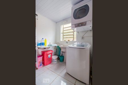 Casa à venda com 240m², 3 quartos e 2 vagasÁrea de serviço