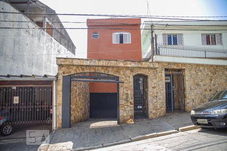 Casa à venda com 221m², 3 quartos e 5 vagas Casa à venda com 221m², 3 quartos e 5 vagasFachada