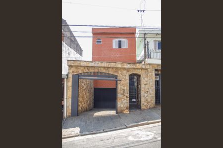 Casa à venda com 221m², 3 quartos e 5 vagas Casa à venda com 221m², 3 quartos e 5 vagasFachada