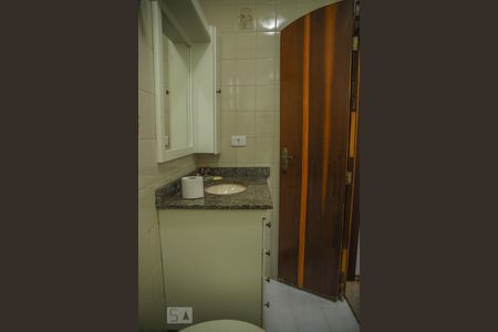 Casa à venda com 221m², 3 quartos e 5 vagas Casa à venda com 221m², 3 quartos e 5 vagasBanheiro Corredor 1