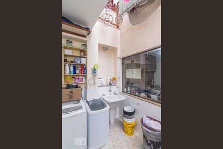 Casa à venda com 240m², 3 quartos e 3 vagasÁrea de Serviço