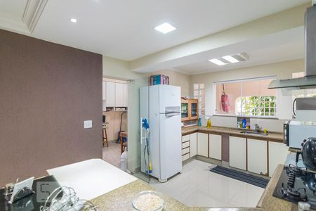 Casa à venda com 240m², 3 quartos e 3 vagasCozinha