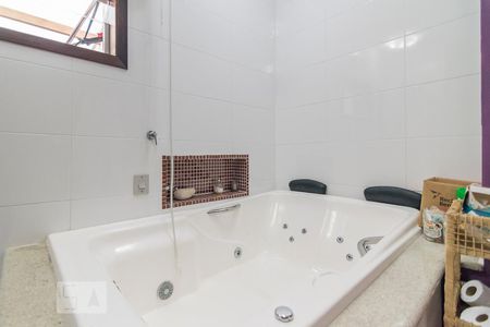 Casa à venda com 240m², 3 quartos e 3 vagasBanheira da Suíte 1