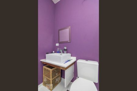 Casa à venda com 240m², 3 quartos e 3 vagasBanheiro da Suíte 1