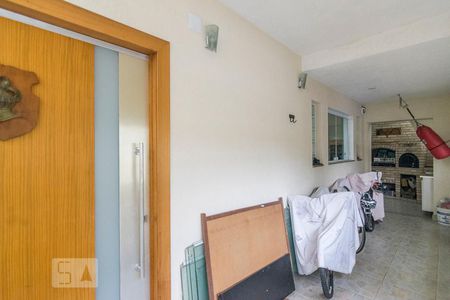 Casa à venda com 240m², 3 quartos e 3 vagasCorredor