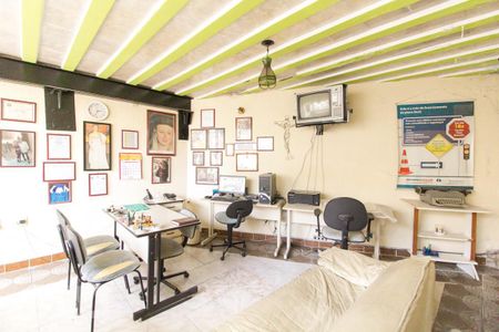 Casa à venda com 280m², 4 quartos e 5 vagasEscritório