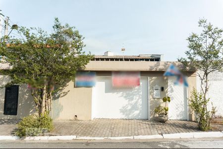 Casa à venda com 450m², 4 quartos e 4 vagas Casa à venda com 450m², 4 quartos e 4 vagasFachada