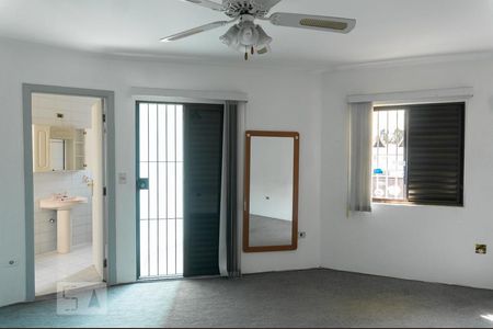Casa à venda com 450m², 4 quartos e 4 vagas Casa à venda com 450m², 4 quartos e 4 vagasSuíte 1