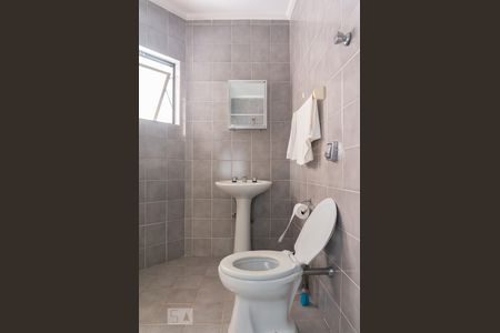 Casa à venda com 450m², 4 quartos e 4 vagas Casa à venda com 450m², 4 quartos e 4 vagasBanheiro de Serviço