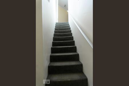 Casa à venda com 450m², 4 quartos e 4 vagas Casa à venda com 450m², 4 quartos e 4 vagasEscadas