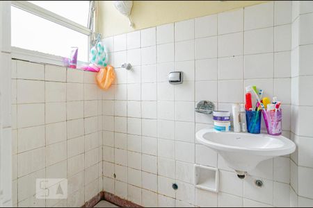 Apartamento à venda com 120m², 2 quartos e sem vaga Apartamento à venda com 120m², 2 quartos e sem vagaBanheiro de serviço