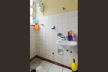 Apartamento à venda com 120m², 2 quartos e sem vaga Apartamento à venda com 120m², 2 quartos e sem vagaBanheiro de serviço