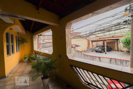 Casa à venda com 120m², 3 quartos e 2 vagas Casa à venda com 120m², 3 quartos e 2 vagasvaranda