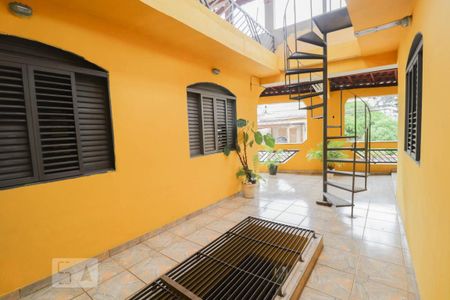 Casa à venda com 120m², 3 quartos e 2 vagas Casa à venda com 120m², 3 quartos e 2 vagasQuintal