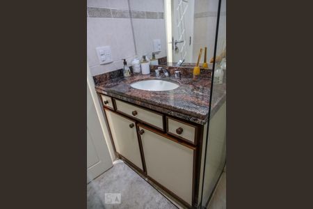 Apartamento à venda com 390m², 4 quartos e 3 vagas Apartamento à venda com 390m², 4 quartos e 3 vagasBanheiro social