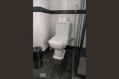 Apartamento à venda com 390m², 4 quartos e 3 vagas Apartamento à venda com 390m², 4 quartos e 3 vagasBanheiro da Suite 2