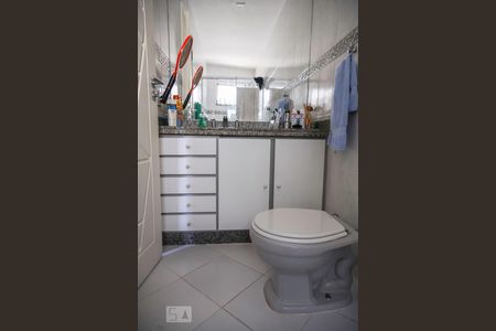 Apartamento à venda com 390m², 4 quartos e 3 vagas Apartamento à venda com 390m², 4 quartos e 3 vagasBanheiro da Suite 1