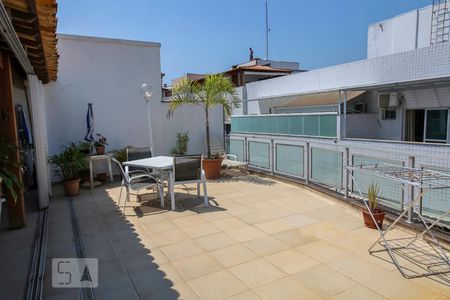 Apartamento à venda com 390m², 4 quartos e 3 vagas Apartamento à venda com 390m², 4 quartos e 3 vagasVaranda da área de lazer