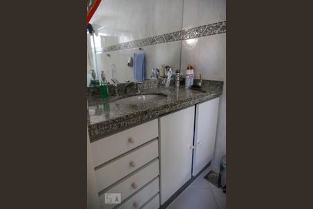 Apartamento à venda com 390m², 4 quartos e 3 vagas Apartamento à venda com 390m², 4 quartos e 3 vagasBanheiro da Suite 1