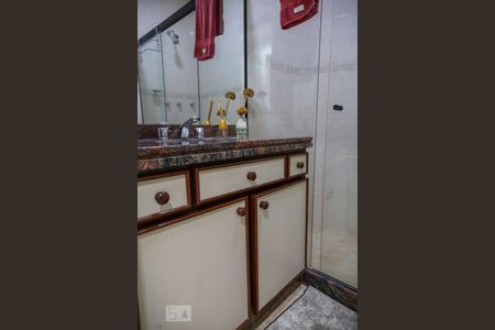 Apartamento à venda com 390m², 4 quartos e 3 vagas Apartamento à venda com 390m², 4 quartos e 3 vagasBanheiro social