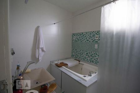 Banheiro de apartamento para alugar com 2 quartos, 68m² em Itacorubi, Florianópolis