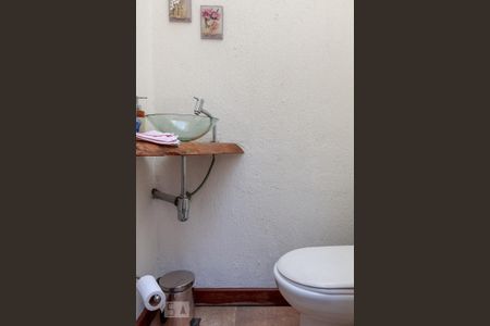 Casa à venda com 250m², 3 quartos e 3 vagas Casa à venda com 250m², 3 quartos e 3 vagasLavabo