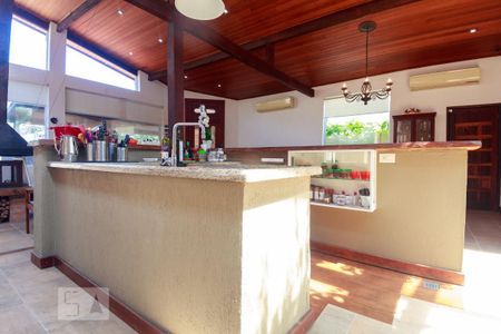 Casa à venda com 250m², 3 quartos e 3 vagas Casa à venda com 250m², 3 quartos e 3 vagasCozinha