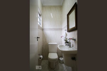 Casa à venda com 110m², 2 quartos e 2 vagas Casa à venda com 110m², 2 quartos e 2 vagasBanheiro da área de serviço