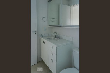 Apartamento à venda com 67m², 2 quartos e 1 vaga Apartamento à venda com 67m², 2 quartos e 1 vagaBanheiro da Suíte