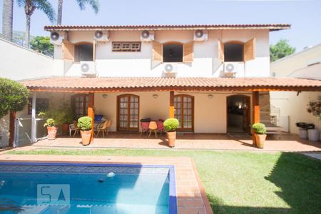 Casa à venda com 410m², 3 quartos e 6 vagasÁrea Externa