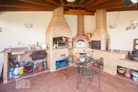 Casa à venda com 410m², 3 quartos e 6 vagasCozinha Caipira