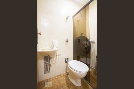 Casa à venda com 410m², 3 quartos e 6 vagasBanheiro de Serviço