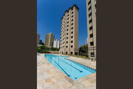 Apartamento à venda com 149m², 4 quartos e 4 vagas Apartamento à venda com 149m², 4 quartos e 4 vagasÁrea comum - Piscina