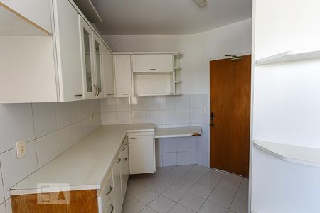 Apartamento à venda com 149m², 4 quartos e 4 vagas Apartamento à venda com 149m², 4 quartos e 4 vagasCozinha