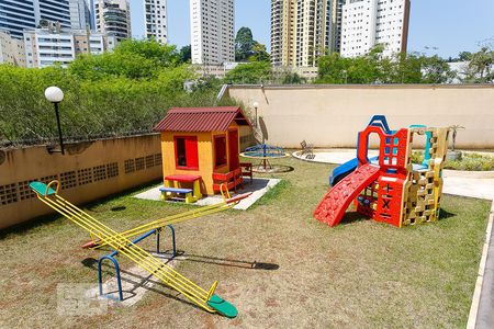 Apartamento à venda com 149m², 4 quartos e 4 vagas Apartamento à venda com 149m², 4 quartos e 4 vagasÁrea Comum - Playground