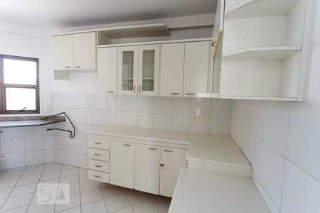 Apartamento à venda com 149m², 4 quartos e 4 vagas Apartamento à venda com 149m², 4 quartos e 4 vagasCozinha