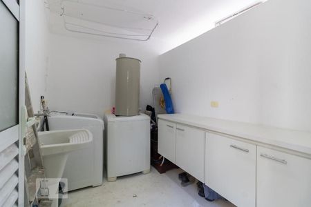 Casa à venda com 240m², 5 quartos e 4 vagasLavanderia